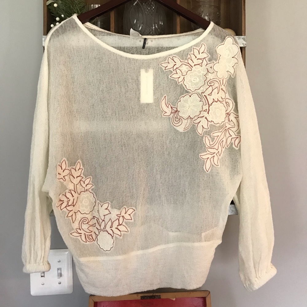 Akemi and Kin Pullover